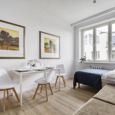 23 Unit Miniapartments Warszawa Lotnisko Okecie Fajne Ministudio Przy Bitwy Warszawskiej Exterior photo